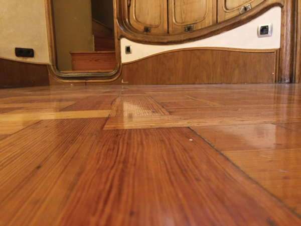 Cum curățăm, întreținem și păstrăm o pardoseală din lemn