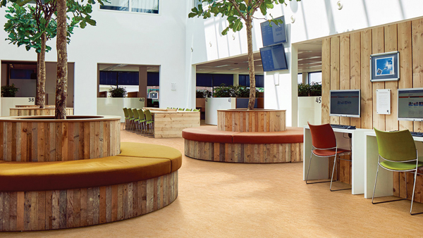 Pardoselile Forbo Flooring Systems funcționalitate și design pentru orice interior