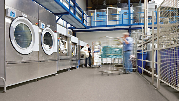 Pardoselile Forbo Flooring Systems funcționalitate și design pentru orice interior