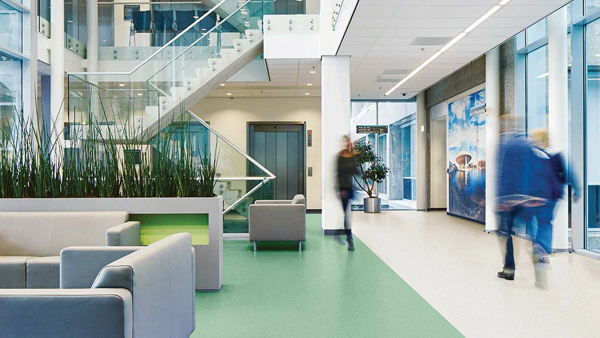 Pardoselile Forbo Flooring Systems funcționalitate și design pentru orice interior