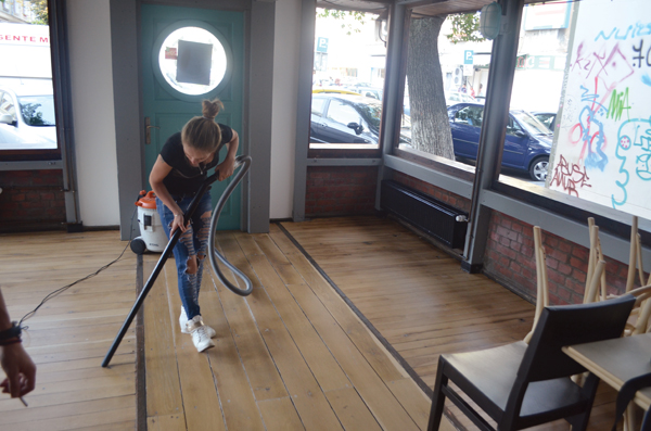 Cum curățăm, întreținem și păstrăm o pardoseală din lemn