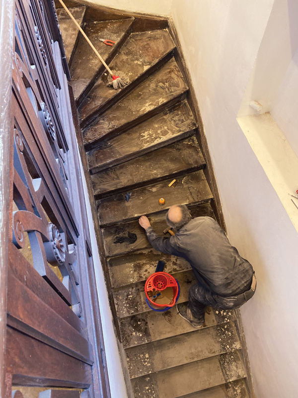 Înlocuirea pardoselilor din clădirile situate în zone protejate Singuri sau împreună cu vecinii?