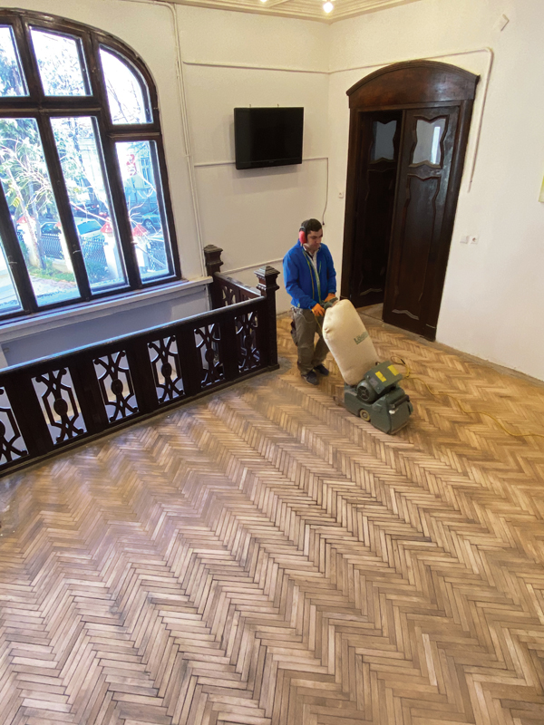 Înlocuirea pardoselilor din clădirile situate în zone protejate Singuri sau împreună cu vecinii?