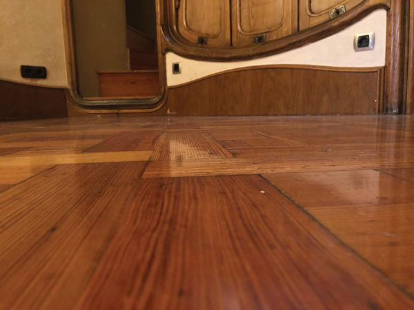 Cum curățăm, întreținem și păstrăm o pardoseală din lemn