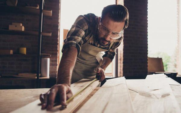 ÎNTREȚINEREA PARCHETULUI ȘI A PODELELOR DIN LEMN