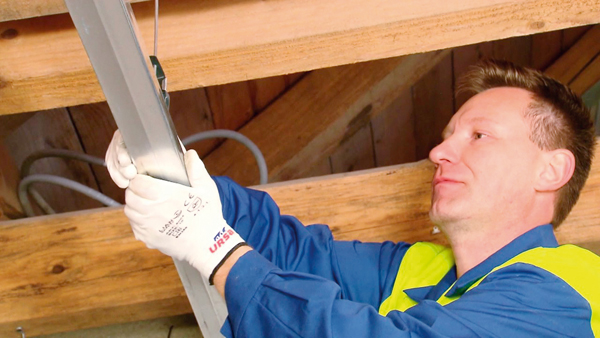 Vata minerală de sticlă URSA protejează pardoselile