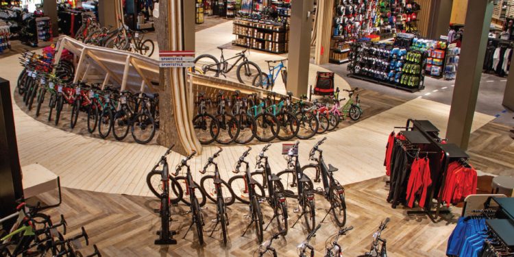 Produse Murexin utilizate pentru instalarea covoarelor design în magazinul emblematic Intersport din Graz