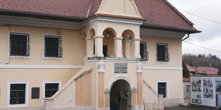 Prima școală românească din Șcheii Brașovului