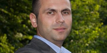 Mizăm pe gazon artificial premium