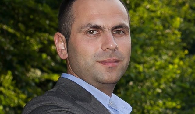 Mizăm pe gazon artificial premium