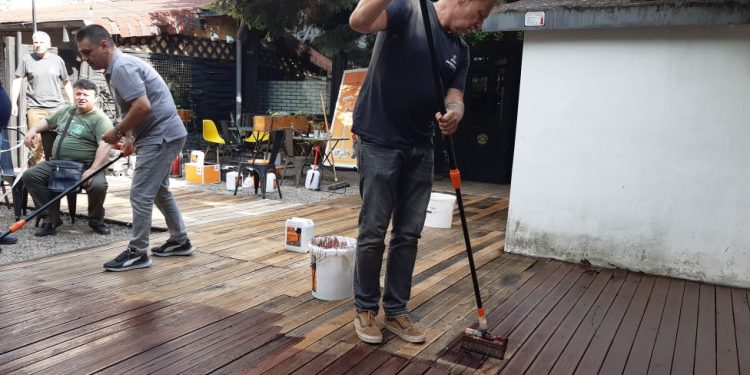 Sistemul Loba Deck line pentru renovarea durabilă a teraselor