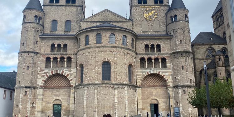 Pavajele milenare ale Catedralei din Trier